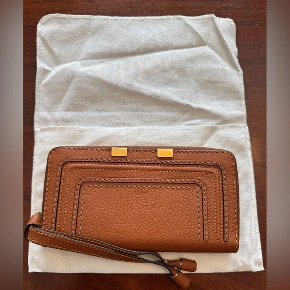 Chloe Brown Leather Wristlet with Gold Details - Picture 2 of 5